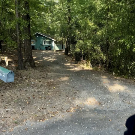 Cottage in the woods. In a safe gated community near Lake Catherine. Hotels in Hot Spring County