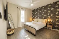 Charming 3/2 townhome in Tampa Heights - walk to Armature Works/Tampa Riverwalk - Bungalows
