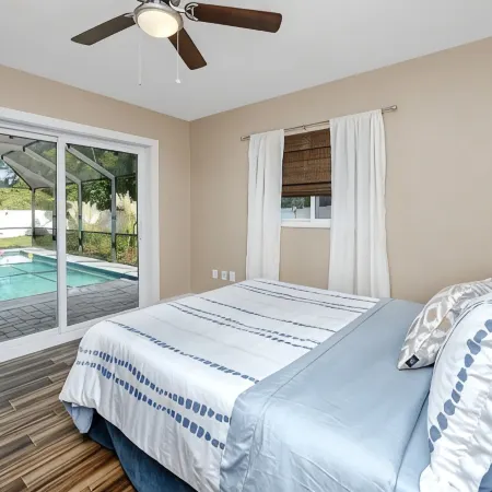 Florida nest - summer house with heated swimming pool. Pet friendly.