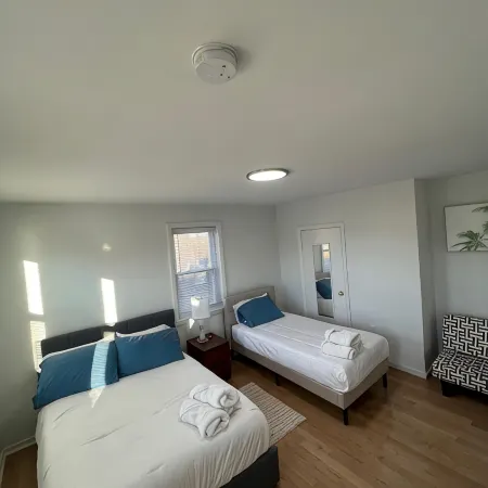 Relax with family or friends to this elegant apartment in the heart of Waltham