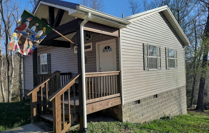 Small house with lake view 5 minutes to I-75 and Renfro Valley.