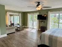 Private Point Lot! Jump Dock! Pool Table, Ping Pong & Air Hockey! - Wifi