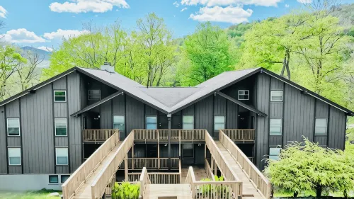 Slopeside Retreat; Summer Escape, Trails, Views, Fireplace, Wifi - 3 tähden