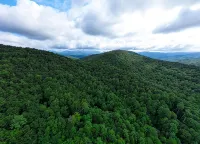 Log cabin, Blue Rdg. Mtn.,  A.T., Helton Crk falls, Vogel St. Park, near Helen - Parvekkeita