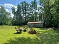 Riverside cabin with excellent kayaking and fishing - Chalets