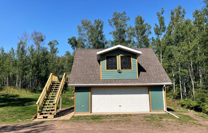 Private Home on 10 Acres with Trails. 10 Min to Grand Marais. Dog Friendly.