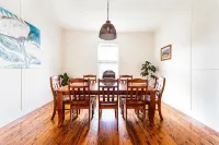 Tranquil 4 bedroom house with fireplace - Wifi