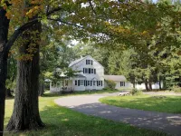Charming Vintage Cottage in Skytop - Perfect for Intimate or Large Gatherings! - 3-Star