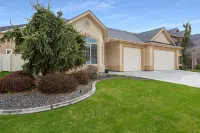 Pool!!,Hardwood, Granite, - Wi-Fi