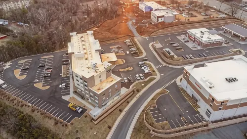 Holiday Inn Express & Suites CHARLOTTESVILLE by IHG - parking