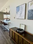 Gorgeous Retreat with Mountain Views, Open Living, Game Room, Hot Tub - 4성급