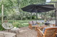 The White Colonial.  Minutes to Downtown Franklin. - บังกะโล