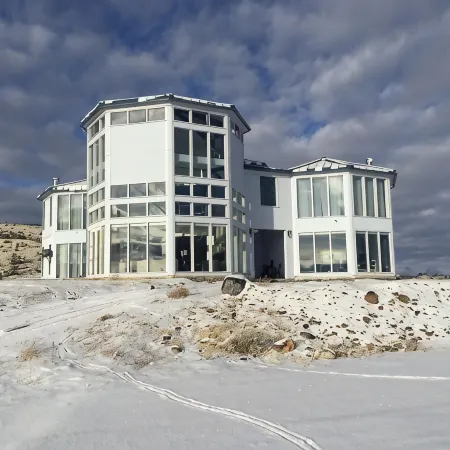 The Octagon House - 30 Mins to Yellowstone N. Entry - Master Sauna Jacuzzi Hotels in Emigrant