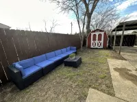 Safe, Central, Cozy Home with Private Parking, KING Bed, near DFW Airport & more - Homestays
