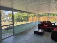 Peaceful House with fenced in backyard - WiFi