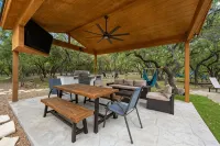 Pickleball, Heated pool, Hot tub, 2.5 Acres full of oaks - de charme