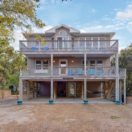 "Good Tides" Oceanside beach house with private heated pool & hot tub, Duck, NC
