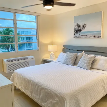 Crab Shack Condo at the Beach! Newly renovated! Beachfront with pool!