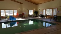 Country Inn Walker - Pools
