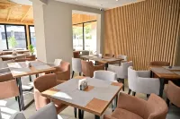 Monduro Hotel - Homestays