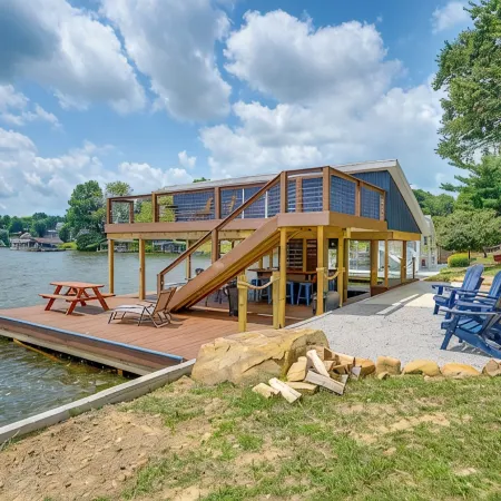 LAKEFRONT LUXURY HAVEN: LAKE HOME ON APPLE VALLEY LAKE IN OHIO w/ PRIVATE DOCK