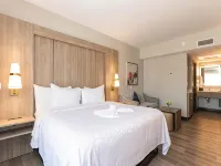 Best Western Plus Lamplighter Inn  Conference Centre - parking