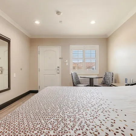 Diamond Bell Inn & Suites