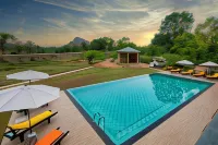 Sigiriya King's Resort - Infinity Pools