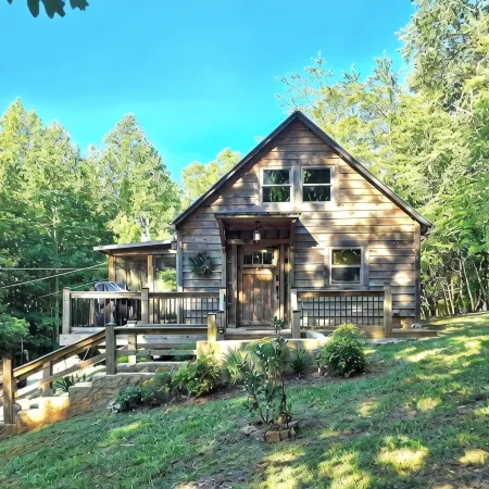 Cozy Cabin w/Loft Bedroom * Firepit * Creek Access