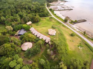 9 Huts on a Hill