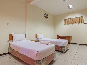 Grand Kembar Hotel Mitra RedDoorz