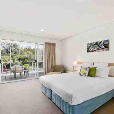 Quality Suites Pioneer Sands Rooms