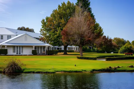 VR Rotorua Lake Resort Отели рядом с Аэропорт Роторуа