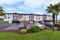 Clackamas Inn and Suites Hotels in West Linn