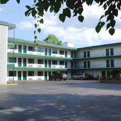 Travelodge by Wyndham Chambersburg Hotel Exterior