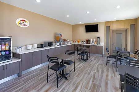 Super 8 by Wyndham Houston NW Beltway 8/West Rd
