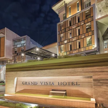 Grand Vista Hotel Chiangrai Hotels near Roy Hun Noodle