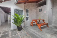 Griya Bansu : Ndalem Ibu Hotels in Ngampilan