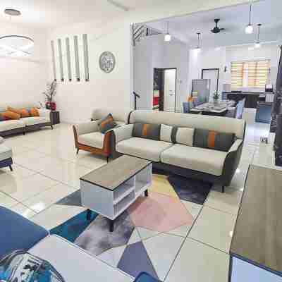 Shamrock Beach Villa Penang CORNER No31 Sleeps 31 Rooms
