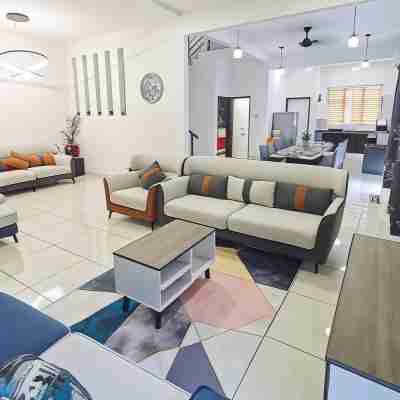 Shamrock Beach Villa Penang CORNER No31 Sleeps 31 Rooms