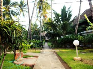 Beautiful Ascot Residence Right on White Sandy Beach