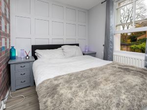 Lovely 1-Bed Studio Annex, Hampton, Free Parking