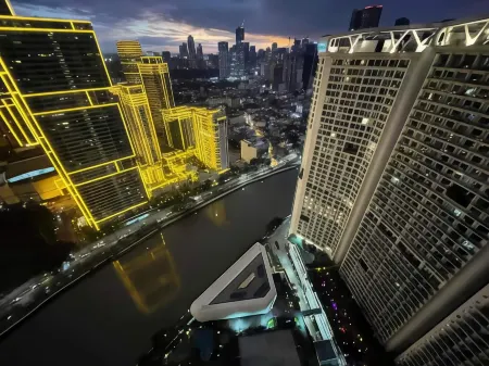 Aveline Suites City River View, Acqua Private Residences Near Rockwell Makati, Manila Philippines Отели рядом с достопримечательностью «Lee Gardens»