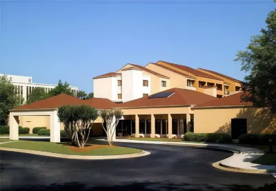 Courtyard Atlanta Executive Park/Emory Hotels in Норт Атланта