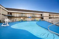 Days Inn & Suites by Wyndham Fort Bragg/Cross Creek Mall