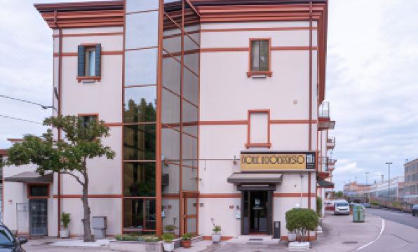 Atika & Atif - Hotel Autoespresso Venice - Housity