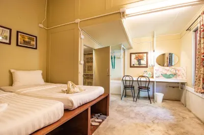 Katom Satu Hotels in Photharam