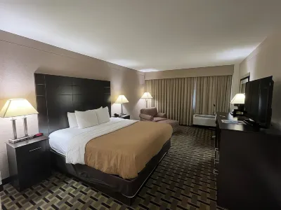 Quality Inn & Suites Hotels in Ludlow