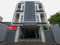 Super OYO Collection O 90023 Damar Kusumo Guest House فنادق في يوجياكارتا