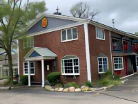 Super 8 by Wyndham Sturbridge - Uima-altaat